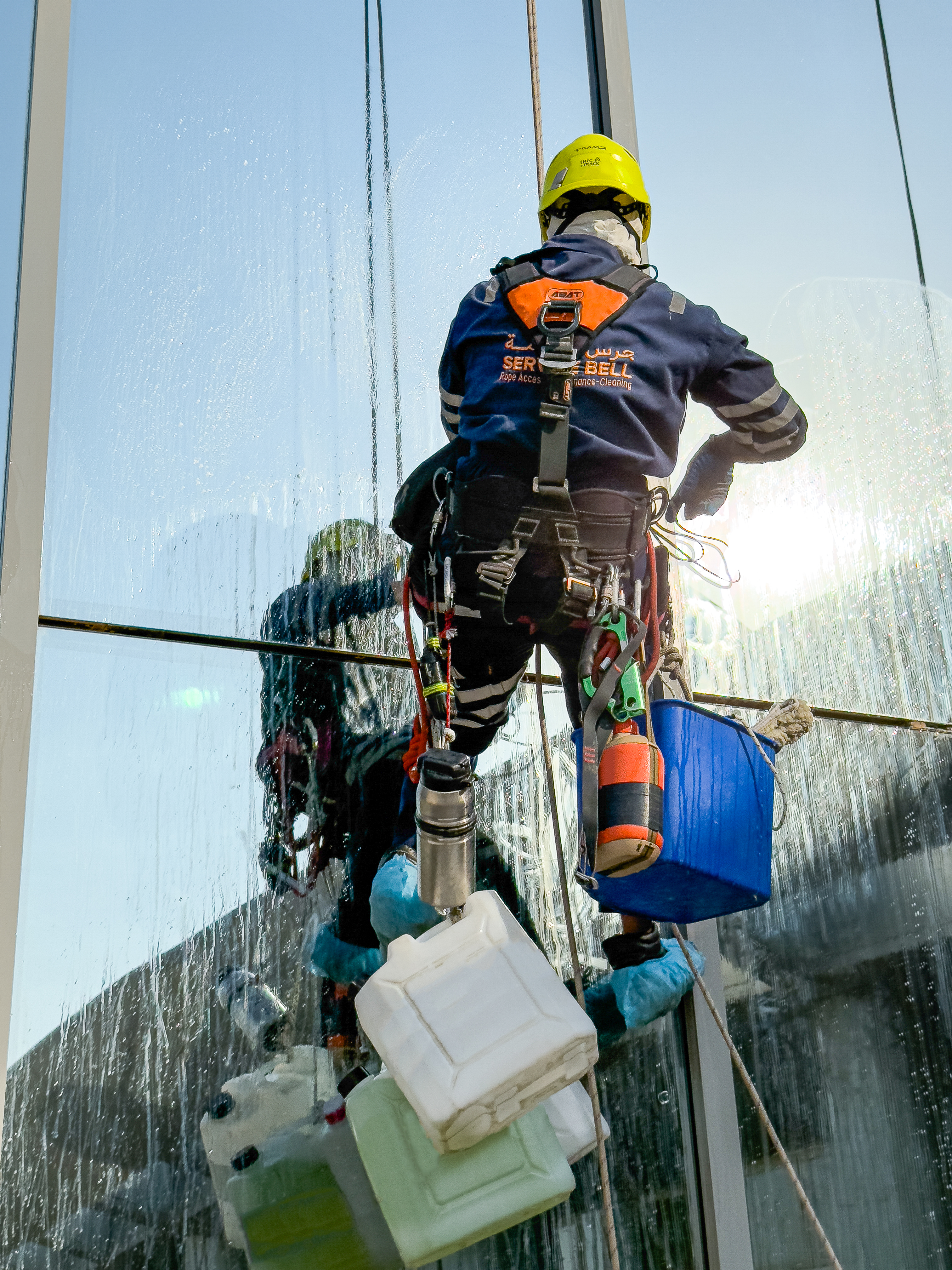 مشروع تنظيف الواجهات – برج المملكة